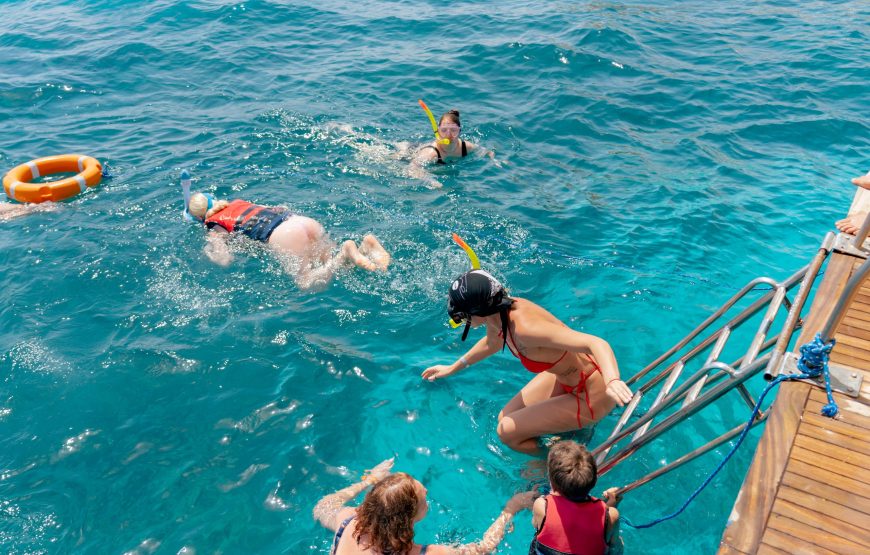 Spectra Submarine Glass Boat